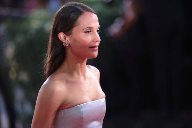 83rd Venice International Film Festival in Venice, Italy - 06 Sep 2026. Swedish actress Alicia Vikander attends the red carpet of the film The Echo Chamber at the 83rd Venice International Film Festival at the Sala Grande. The Filming Italy Venice Award delegation, with 80 international and national guests, will also walk this carpet afterward. Venice Italy Copyright: xMarcoxBaradax xSOPAxImagesx 20260906_RED CARPET THE ECHO CHAMBER AND HOMBRE AL AGUA-1087