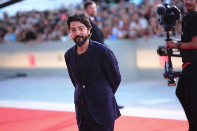 83rd Venice International Film Festival in Venice, Italy - 06 Sep 2026. Mexican actor and producer Diego Luna attends the red carpet of the film The Echo Chamber at the 83rd Venice International Film Festival at the Sala Grande. The Filming Italy Venice Award delegation, with 80 international and national guests, will also walk this carpet afterward. Venice Italy Copyright: xMarcoxBaradax xSOPAxImagesx 20260906_RED CARPET THE ECHO CHAMBER AND HOMBRE AL AGUA-638