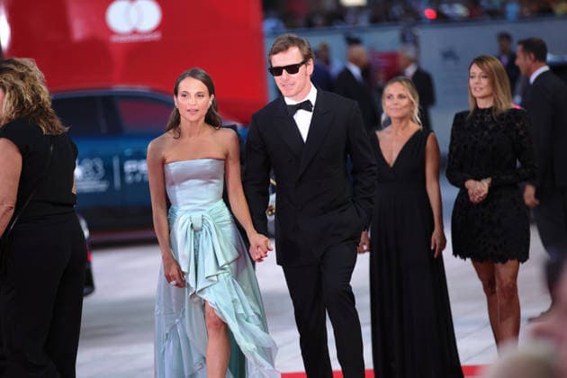 83rd Venice International Film Festival in Venice, Italy - 06 Sep 2026. Swedish actress Alicia Vikander and German irish actor Michael Fassbender attend the red carpet of the film The Echo Chamber at the 83rd Venice International Film Festival at the Sala Grande. The Filming Italy Venice Award delegation, with 80 international and national guests, will also walk this carpet afterward. Venice Italy Copyright: xMarcoxBaradax xSOPAxImagesx 20260906_RED CARPET THE ECHO CHAMBER AND HOMBRE AL AGUA-759
