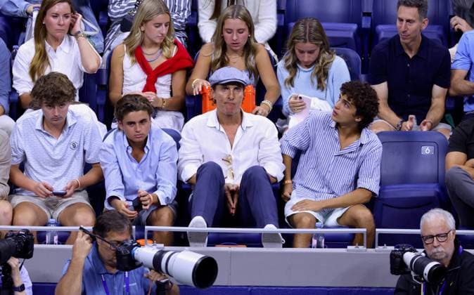 US Open - Matthew McConaughey And Son In The Stands Matthew McConaughey with his son Levi attend round of 16 at the US Open in New York, NY on September 7, 2026. Photo by Dylan Travis ABACAPRESS.COM New York NY United States  Copyright: xDylanxTravis ABACAx