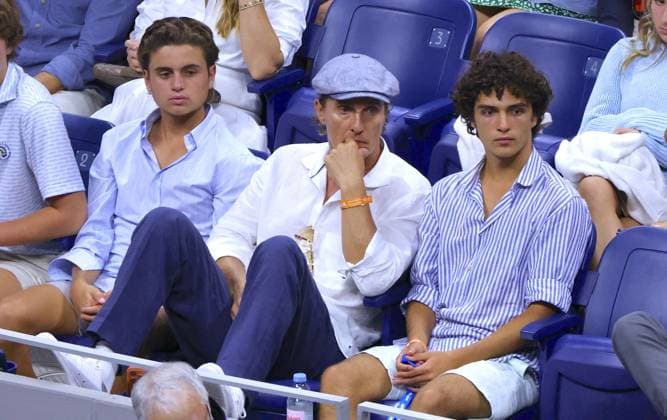 US Open - Matthew McConaughey And Son In The Stands Matthew McConaughey with his son Levi attend round of 16 at the US Open in New York, NY on September 7, 2026. Photo by Dylan Travis ABACAPRESS.COM New York NY United States  Copyright: xDylanxTravis ABACAx