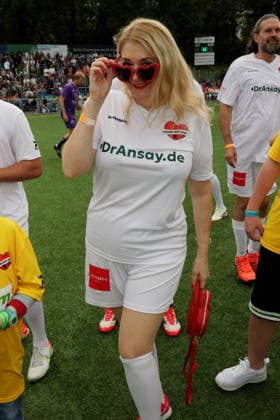 KICKEN MIT HERZ 2026 Sandra Quadflieg, Kicken mit Herz, the charity soccer match to benefit the pediatric ward at the UKE, at Hoheluft Stadium, Hamburg, September 6, 2026 Copyright: xEventpressxMPx