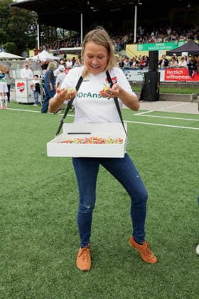 KICKEN MIT HERZ 2026 Nova Meierhenrich, Kicken mit Herz, the charity soccer match to benefit the pediatric ward at the UKE, at Hoheluft Stadium, Hamburg, September 6, 2026 Copyright: xEventpressxMPx