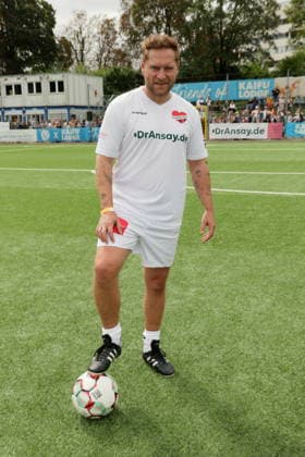 KICKEN MIT HERZ 2026 Johannes Oerding, Kicken mit Herz, the charity soccer match to benefit the pediatric ward at the UKE, at Hoheluft Stadium, Hamburg, September 6, 2026 Copyright: xEventpressxMPx