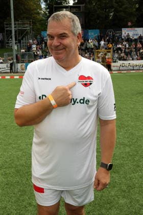 KICKEN MIT HERZ 2026 Elton, Kicken mit Herz —the charity soccer match to benefit the pediatric ward at the UKE—at Hoheluft Stadium, Hamburg, September 6, 2026 Copyright: xEventpressxMPx