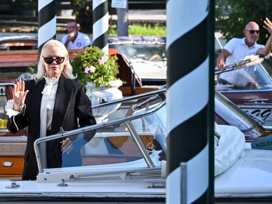 IPA88228195 - Venice, 83rd Venice International Film Festival 2026 - Day 6 - Arrivals at the Hotel Excelsior s pier. Pictured: Pamela Anderson  Copyright: xSIMONExCOMIx xx 88228195
