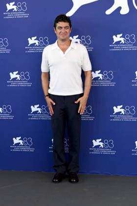 IPA88229894 - Venice, 83rd Venice International Film Festival 2026, Day 6 Film photocall: I figli della scimmia Pictured: Riccardo Scamarcio  Copyright: xAlbertoxTerenghi PoolxPhotoxEventsx08x xPoolxPhotoxEventsx08x 88229894