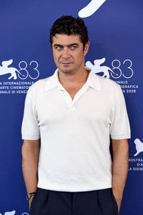 IPA88229900 - Venice, 83rd Venice International Film Festival 2026, Day 6 Film photocall: I figli della scimmia Pictured: Riccardo Scamarcio  Copyright: xAlbertoxTerenghi PoolxPhotoxEventsx08x xPoolxPhotoxEventsx08x 88229900
