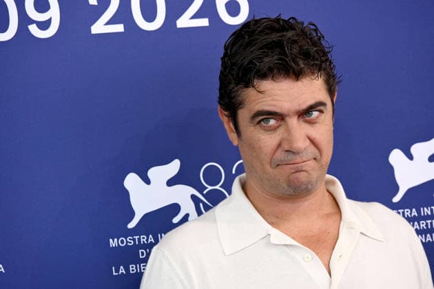 IPA88229964 - Venice, 83rd Venice International Film Festival 2026, Day 6 Film photocall: I figli della scimmia Pictured: Riccardo Scamarcio  Copyright: xAlbertoxTerenghi PoolxPhotoxEventsx08x xPoolxPhotoxEventsx08x 88229964
