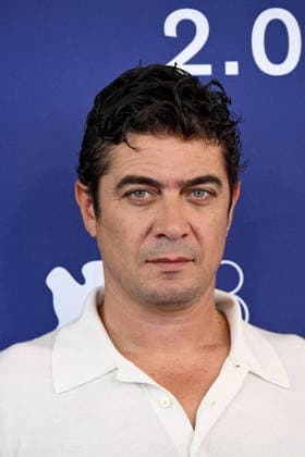 IPA88229955 - Venice, 83rd Venice International Film Festival 2026, Day 6 Film photocall: I figli della scimmia Pictured: Riccardo Scamarcio  Copyright: xAlbertoxTerenghi PoolxPhotoxEventsx08x xPoolxPhotoxEventsx08x 88229955