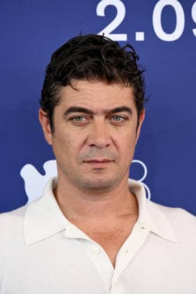 IPA88229957 - Venice, 83rd Venice International Film Festival 2026, Day 6 Film photocall: I figli della scimmia Pictured: Riccardo Scamarcio  Copyright: xAlbertoxTerenghi PoolxPhotoxEventsx08x xPoolxPhotoxEventsx08x 88229957