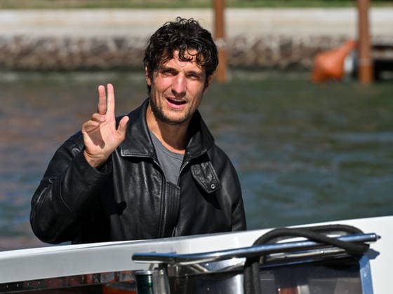 IPA88233528 - Venice, 83rd Venice International Film Festival 2026 - Day 6 - Arrivals at the Excelsior Hotel pier. Pictured: Louis Garrel  Copyright: xManuelexMangiarottix xPoolxPhotoxEventsx08x 88233528