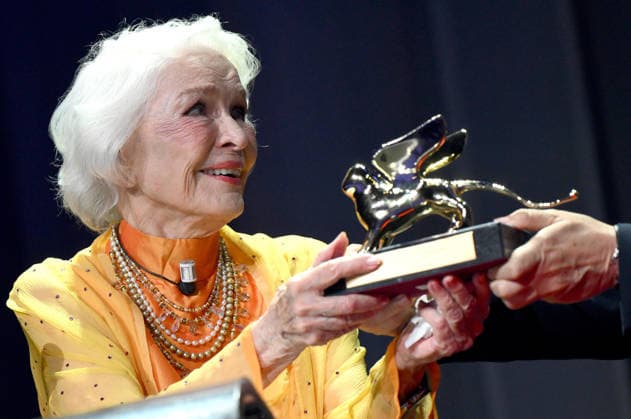 September 7, 2026, Venice, ITALY: US actor Ellen Burstyn receives the Golden Lion for Lifetime Achievement from President of the Biennale, Pietrangelo Buttafuoco (R), during the Venice International Film Festival, in Venice, Italy, 07 September 2026. The 83rd edition of the Venice Film Festival runs from 02 to 12 September 2026. ANSA ETTORE FERRARI. Venice ITALY  - ZUMAa110 20260907_zaf_a110_032 Copyright: xEttorexFerrarix