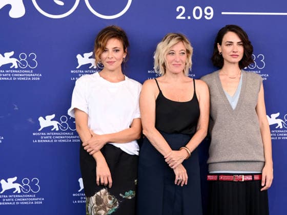 IPA88239890 - Venice, 83rd Venice International Film Festival 2026 - Day 6 - Photocall for *L™estranea* - Pictured: Jasmine Trinca, Valeria Bruni Tedeschi, Romana Maggiora Vergano  Copyright: xAlbertoxTerenghix xPoolxPhotoxEventsx08x 88239890