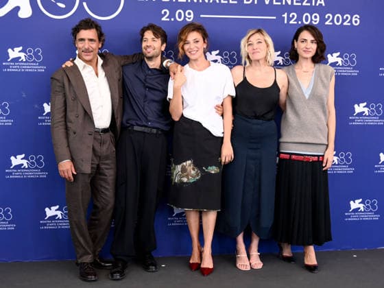 IPA88239811 - Venice, 83rd Venice International Film Festival 2026 Day 6 Photocall for *L™estranea* Pictured: Adriano Giannini, Paolo Strippoli, Jasmine Trinca, Valeria Bruni Tedeschi, Romana Maggiora Vergano  Copyright: xAlbertoxTerenghix xPoolxPhotoxEventsx08x IPA88239811
