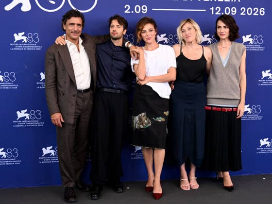 IPA88239807 - Venice, 83rd Venice International Film Festival 2026 - Day 6 - Photocall for *L™estranea* - Pictured: Adriano Giannini, Paolo Strippoli, Jasmine Trinca, Valeria Bruni Tedeschi, Romana Maggiora Vergano  Copyright: xAlbertoxTerenghix xPoolxPhotoxEventsx08x IPA88239807