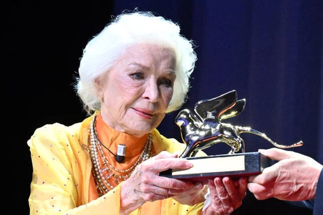 September 7, 2026, Venice, Rome, Italy: Ellen Burstyn receives the Golden Lion for Lifetime Achievement during the Golden Lion for Lifetime Achievement award ceremony at the 83rd Venice Film Festival. Venice, September 7, 2026 Venice Italy  - ZUMAa289 20260907_zia_a289_186 Copyright: xMariaxLauraxAntonellix xAgfx