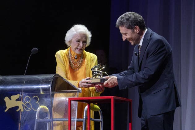 Ellen Burstyn Golden Lion For Lifetime Achievement 2026 Photocall - The 83rd Venice International Film Festival VENICE, ITALY - SEPTEMBER 07: Ellen Burstyn (L) receives from President of the Venice Biennale Foundation Pietrangelo Buttafuoco (R) the Golden Lion For Lifetime Achievement Award to Ellen Burstyn Ceremony during the 83rd Venice International Film Festival at Sala Grande on September 07, 2026 in Venice, Italy. Primo Barol Anadolu Venice Italy. Editorial use only. Please get in touch for any other usage.  Copyright: x2026xAnadoluxPrimoxBarolx