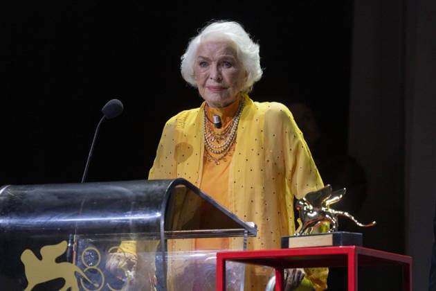 Ellen Burstyn Golden Lion For Lifetime Achievement 2026 Photocall - The 83rd Venice International Film Festival VENICE, ITALY - SEPTEMBER 07: Actress Ellen Burstyn reacts as she receives the Golden Lion for Lifetime Achievement during the 83rd International Venice Film Festival, on September 7, 2026 at Venice Lido. Primo Barol Anadolu Venice Italy. Editorial use only. Please get in touch for any other usage.  Copyright: x2026xAnadoluxPrimoxBarolx