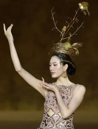 (260907) -- BEIJING, Sept. 7, 2026 -- A model presents a creation as part of the latest Haute Couture collection by Chinese designer Laurence Xu during the opening ceremony of SS2027 Beijing Fashion Week in Beijing, capital of China, Sept. 7, 2026. SS2027 Beijing Fashion Week kicked off on Monday. ) CHINA-BEIJING-SS2027 BEIJING FASHION WEEK-LAURENCE XU (CN) ZhangxChenlin 