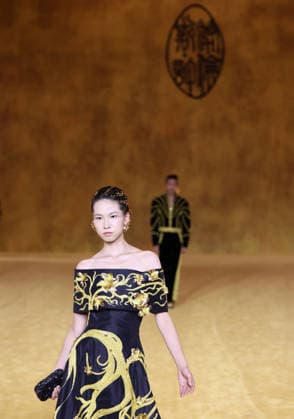 (260907) -- BEIJING, Sept. 7, 2026 -- A model presents a creation as part of the latest Haute Couture collection by Chinese designer Laurence Xu during the opening ceremony of SS2027 Beijing Fashion Week in Beijing, capital of China, Sept. 7, 2026. SS2027 Beijing Fashion Week kicked off on Monday. ) CHINA-BEIJING-SS2027 BEIJING FASHION WEEK-LAURENCE XU (CN) ZhangxChenlin 