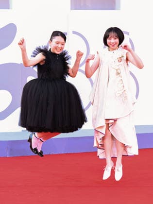 IPA88243079 - Venice, 83rd Venice International Film Festival 2026 - Evening 6 - Red Carpet for the film *LOOK BACK* - Pictured: Rokka Okada, Furi Nanase  Copyright: xAlbertoxTerenghix xPoolxPhotoxEventsx08x IPA88243079