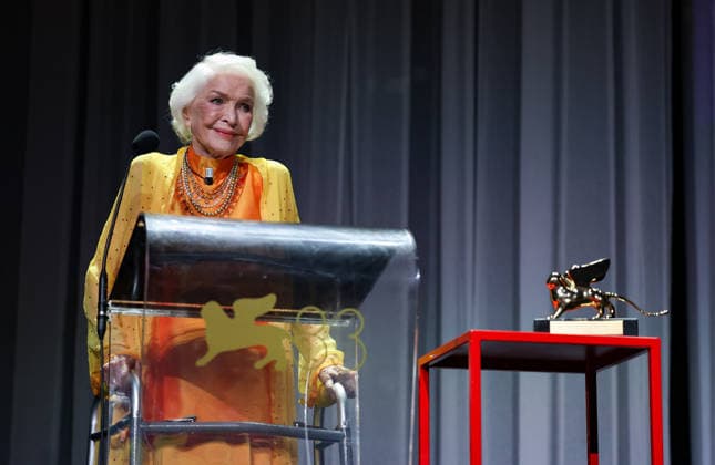 (260907) -- VENICE, Sept. 7, 2026 -- Actress Ellen Burstyn reacts during the awarding ceremony of the Golden Lion for Lifetime Achievement at the 83rd Venice International Film Festival in Venice, Italy, Sept. 7, 2026. ) ITALY-VENICE-FILM FESTIVAL-ELLEN BURSTYN-LIFETIME ACHIEVEMENT WangxKaiyan 