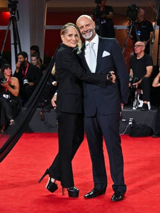 IPA88249690 - Venice, 83rd Venice International Film Festival 2026 - Night 6 - Red carpet for the film *Diva e Donna* - Pictured: Heather Parisi, her husband Umberto Maria Anzolin  Copyright: xManuelexMangiarottix xPoolxPhotoxEventsx08x IPA88249690