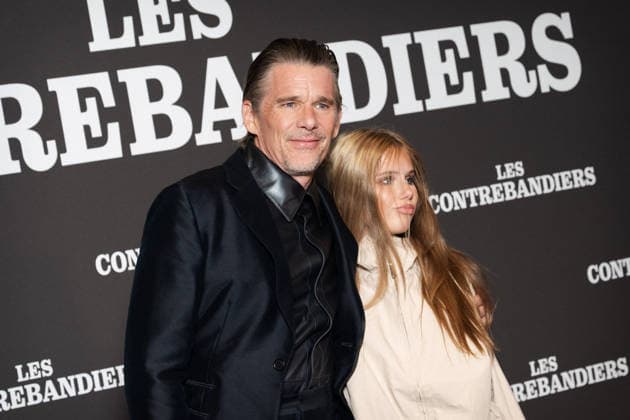 Les Contrebandiers Premiere – Paris AJ US actor Ethan Hawke poses with his daughter Clementine Jane Hawke attends ‘Les Contrebandiers’ (The Weight) photocall film premiere at the Pathe Palace Cinema on September 7, 2026 in Paris, France. Photo by Alexis Jumeau ABACAPRESS.COM Paris France  Copyright: xJumeauxAlexis ABACAx