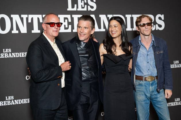 Les Contrebandiers Premiere – Paris AJ US director Padraic McKinley, US actor Ethan Hawke, US actress Julia Jones and US actor Austin Amelio attends ‘Les Contrebandiers’ (The Weight) photocall film premiere at the Pathe Palace Cinema on September 7, 2026 in Paris, France. Photo by Alexis Jumeau ABACAPRESS.COM Paris France  Copyright: xJumeauxAlexis ABACAx