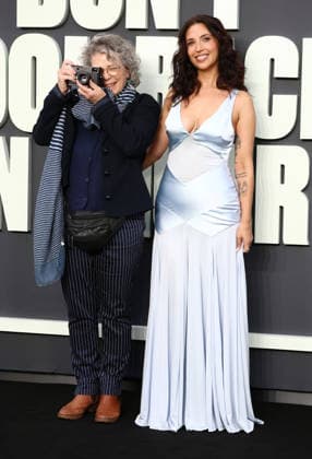 Oasis: Don t Look Back In Anger UK Premiere at Cineworld Leicester Square in London - 07 Sep 2026 Jill Furmanovsky (L) attends the Oasis: Don t Look Back In Anger UK Premiere at Cineworld Leicester Square. London United Kingdom Copyright: xFredxDuvalx xSOPAxImagesx FD_Oasis_128