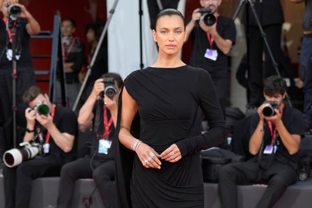 L estranea red carpet in Venice Lido - 07 Sep 2026 Irina Shayk attends the red carpet of movie L estranea during the 83rd Venice Film Festival at Palazzo del Cinema. Venice Lido Italy Copyright: xMarioxCartellix xSOPAxImagesx _DSC0689