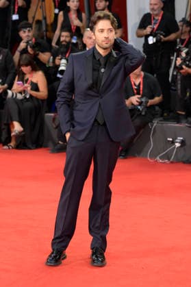 L estranea red carpet in Venice Lido - 07 Sep 2026 Paolo Strippoli attends the red carpet of movie L estranea during the 83rd Venice Film Festival at Palazzo del Cinema. Venice Lido Italy Copyright: xMarioxCartellix xSOPAxImagesx _DSC0942