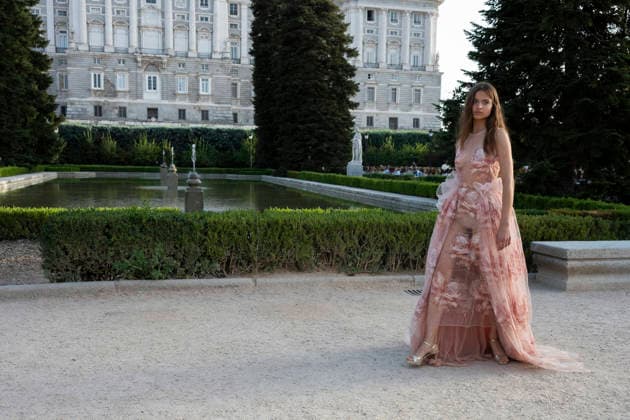 September 7, 2026, Madrid, Spain: A model parades with MadModa design during OMODA and Fashion Week Madrid in Madrid Jardines de Sabatini in Madrid. 7 of September of 2026 Spain Madrid Spain - ZUMAs197 20260907_aaa_s197_350 Copyright: xAtilanoxGarciax