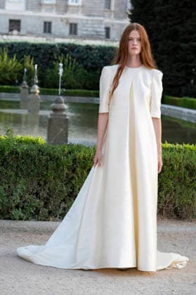 September 7, 2026, Madrid, Spain: A model parades with MadModa design during OMODA and Fashion Week Madrid in Madrid Jardines de Sabatini in Madrid. 7 of September of 2026 Spain Madrid Spain - ZUMAs197 20260907_aaa_s197_377 Copyright: xAtilanoxGarciax