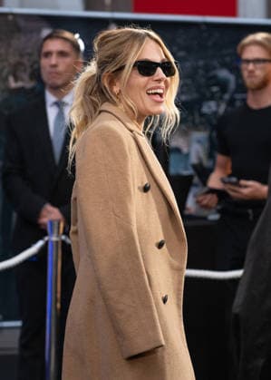 Sienna Miller attends Oasis: Don t Look Back in Anger UK Premiere at Cineworld Leicester Square in London, England. UK. Monday 7th September 2026. Copyright: xJamesxWarrenx DVEWKU~D