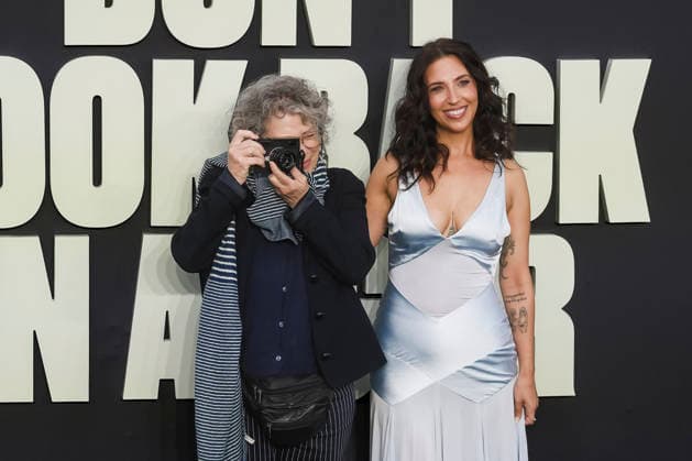 Jill Furmanovsky with her daughter Leah Furmanovsky at the premiere of the documentary *Oasis: Don t Look Back in Anger* at Cineworld Leicester Square in London, September 7, 2026 Foto:xJ.xEdwardsx xFuturexImagex oasis_london_6820