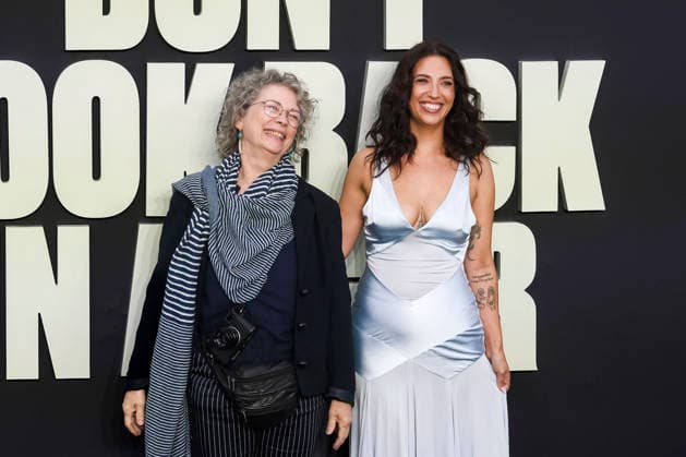 Jill Furmanovsky with her daughter Leah Furmanovsky at the premiere of the documentary *Oasis: Don t Look Back in Anger* at Cineworld Leicester Square in London, September 7, 2026 Foto:xJ.xEdwardsx xFuturexImagex oasis_london_6821