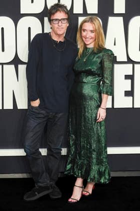 Johnny Marr with his wife Angie Marr at the premiere of the documentary *Oasis: Don t Look Back in Anger* at Cineworld Leicester Square in London, September 7, 2026 Foto:xJ.xEdwardsx xFuturexImagex oasis_london_6832