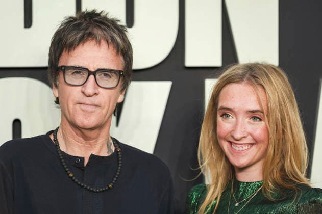Johnny Marr with his wife Angie Marr at the premiere of the documentary *Oasis: Don t Look Back in Anger* at Cineworld Leicester Square in London, September 7, 2026 Foto:xJ.xEdwardsx xFuturexImagex oasis_london_6835