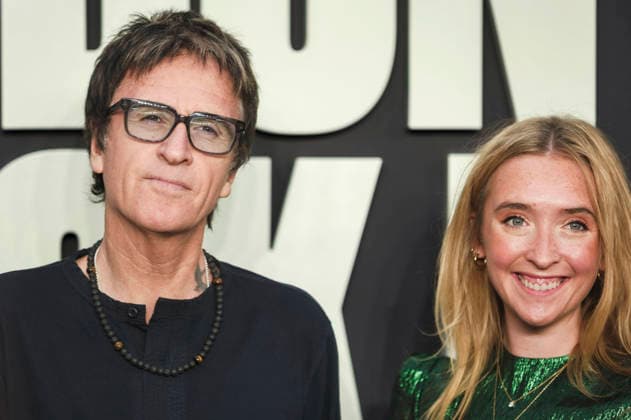 Johnny Marr with his wife Angie Marr at the premiere of the documentary *Oasis: Don t Look Back in Anger* at Cineworld Leicester Square in London, September 7, 2026 Foto:xJ.xEdwardsx xFuturexImagex oasis_london_6836