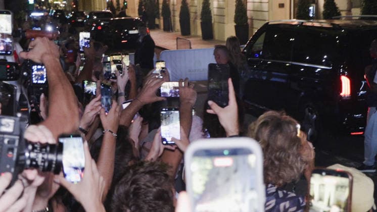 Celine Dion Steals the Show for The Crowd of Fans Gathered Outside Her Hotel - Paris Videograbs - Canadian singer Celine Dion greets, sings, and poses for selfies with hundreds of fans gathered every evening outside her hotel ahead of her 16-date historic residency at Paris La Défense Arena. Paris, France, September 8, 2026. Videograbs by CLPRESS ABACAPRESS.COM Paris Ile-de-France France  Copyright: xCLPRESS ABACAx