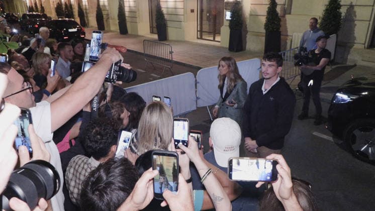 Celine Dion Steals the Show for The Crowd of Fans Gathered Outside Her Hotel - Paris Videograbs - Canadian singer Celine Dion greets, sings, and poses for selfies with hundreds of fans gathered every evening outside her hotel ahead of her 16-date historic residency at Paris La Défense Arena. Paris, France, September 8, 2026. Videograbs by CLPRESS ABACAPRESS.COM Paris Ile-de-France France  Copyright: xCLPRESS ABACAx