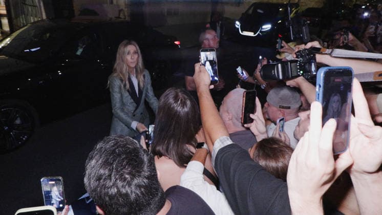 Celine Dion Steals the Show for The Crowd of Fans Gathered Outside Her Hotel - Paris Videograbs - Canadian singer Celine Dion greets, sings, and poses for selfies with hundreds of fans gathered every evening outside her hotel ahead of her 16-date historic residency at Paris La Défense Arena. Paris, France, September 8, 2026. Videograbs by CLPRESS ABACAPRESS.COM Paris Ile-de-France France  Copyright: xCLPRESS ABACAx