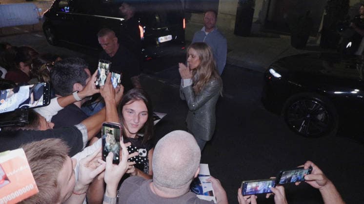 Celine Dion Steals the Show for The Crowd of Fans Gathered Outside Her Hotel - Paris Videograbs - Canadian singer Celine Dion greets, sings, and poses for selfies with hundreds of fans gathered every evening outside her hotel ahead of her 16-date historic residency at Paris La Défense Arena. Paris, France, September 8, 2026. Videograbs by CLPRESS ABACAPRESS.COM Paris Ile-de-France France  Copyright: xCLPRESS ABACAx
