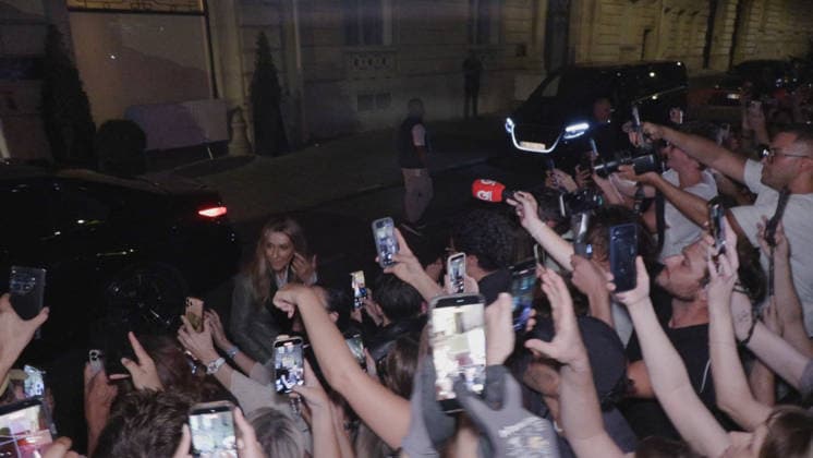 Celine Dion Steals the Show for The Crowd of Fans Gathered Outside Her Hotel - Paris Videograbs - Canadian singer Celine Dion greets, sings, and poses for selfies with hundreds of fans gathered every evening outside her hotel ahead of her 16-date historic residency at Paris La Défense Arena. Paris, France, September 8, 2026. Videograbs by CLPRESS ABACAPRESS.COM Paris Ile-de-France France  Copyright: xCLPRESS ABACAx