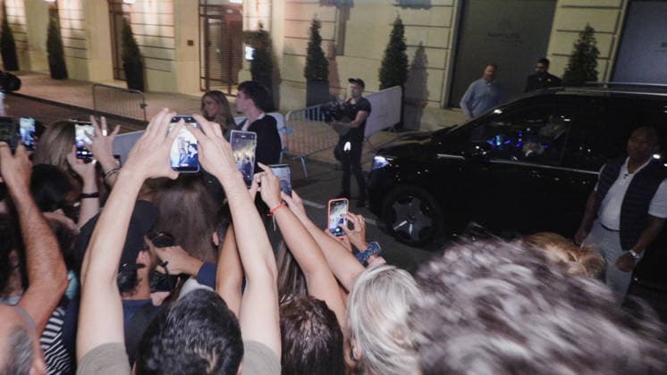 Celine Dion Steals the Show for The Crowd of Fans Gathered Outside Her Hotel - Paris Videograbs - Canadian singer Celine Dion greets, sings, and poses for selfies with hundreds of fans gathered every evening outside her hotel ahead of her 16-date historic residency at Paris La Défense Arena. Paris, France, September 8, 2026. Videograbs by CLPRESS ABACAPRESS.COM Paris Ile-de-France France  Copyright: xCLPRESS ABACAx