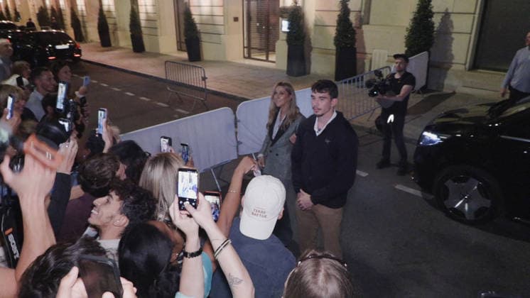 Celine Dion Steals the Show for The Crowd of Fans Gathered Outside Her Hotel - Paris Videograbs - Canadian singer Celine Dion greets, sings, and poses for selfies with hundreds of fans gathered every evening outside her hotel ahead of her 16-date historic residency at Paris La Défense Arena. Paris, France, September 8, 2026. Videograbs by CLPRESS ABACAPRESS.COM Paris Ile-de-France France  Copyright: xCLPRESS ABACAx