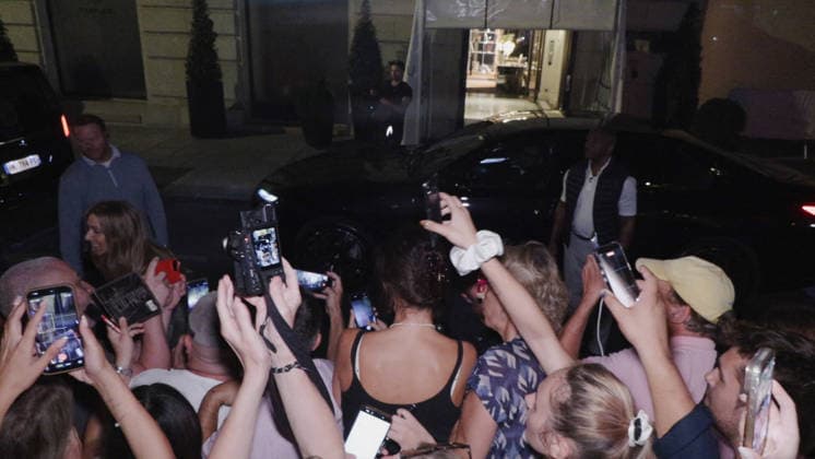Celine Dion Steals the Show for The Crowd of Fans Gathered Outside Her Hotel - Paris Videograbs - Canadian singer Celine Dion greets, sings, and poses for selfies with hundreds of fans gathered every evening outside her hotel ahead of her 16-date historic residency at Paris La Défense Arena. Paris, France, September 8, 2026. Videograbs by CLPRESS ABACAPRESS.COM Paris Ile-de-France France  Copyright: xCLPRESS ABACAx