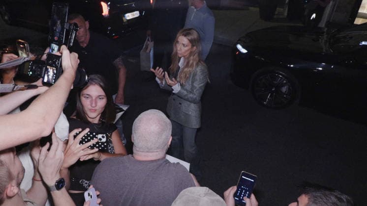 Celine Dion Steals the Show for The Crowd of Fans Gathered Outside Her Hotel - Paris Videograbs - Canadian singer Celine Dion greets, sings, and poses for selfies with hundreds of fans gathered every evening outside her hotel ahead of her 16-date historic residency at Paris La Défense Arena. Paris, France, September 8, 2026. Videograbs by CLPRESS ABACAPRESS.COM Paris Ile-de-France France  Copyright: xCLPRESS ABACAx